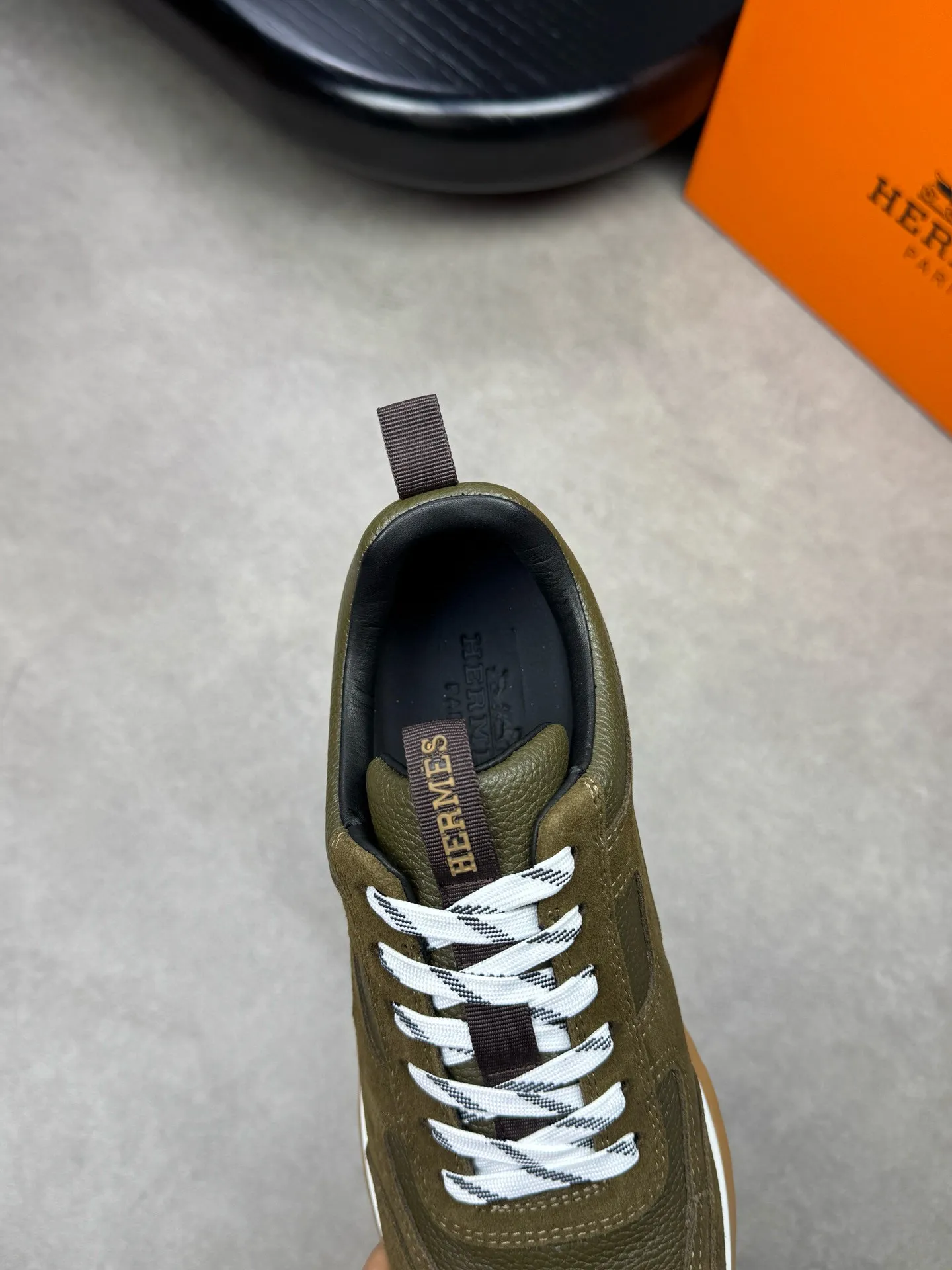 [HERMES] Hermes men's shoes 💰: 800💰 - High-end quality original items 🔍🔍🔍 casual sports shoes - Upper: 🔝 pebbled calfskin, suede calfskin, shoe body forged ´H´ totem, tongue webbing injection molded brand logo - Lining: brand canvas, foot pads; water-dyed cowhide -Outsole: Ultra-light T men's shoes 💰U foam; two-color molded outsole -Ultra-high quality control and fine workmanship: highlighted (high-end, extravagance, grade) -Size: 38-44 (45, can be customized)